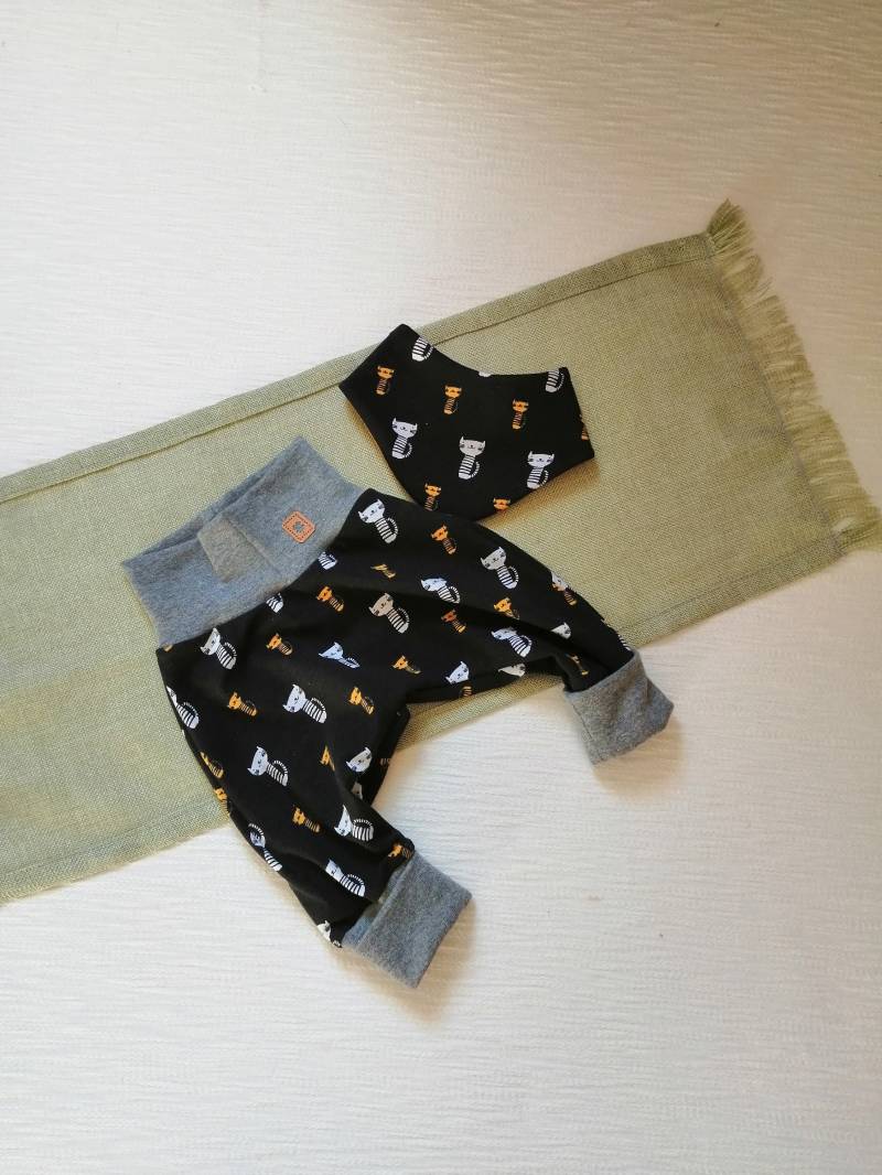 Sofortkauf Pumphose Und Halstuch "Kleine Kätzchen", Größe 56 Sofortkauf Pumphose Und Halstuch "Kleine Kätzchen", Größe 56 von LuisasshopDE