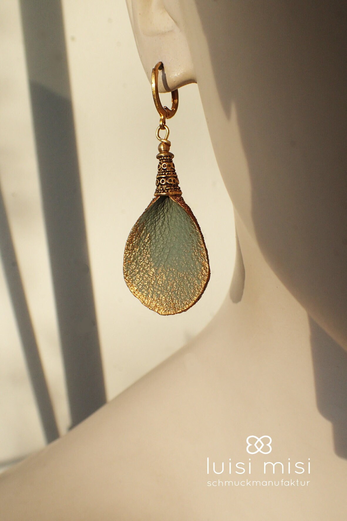 Leder Gold Tropfen Ohrringe, Boho, Graue Ohrhänger, Statement, Geschenk Für Sie, Handbemalt, Große Ohr Clips Blatt, Clip Ons Leder Gold Tropfen Ohrringe, Boho, Graue Ohrhänger, Statement, Geschenk Für Sie, Handbemalt, Große Ohr Clips Blatt, Clip Ons von LuisiMisi