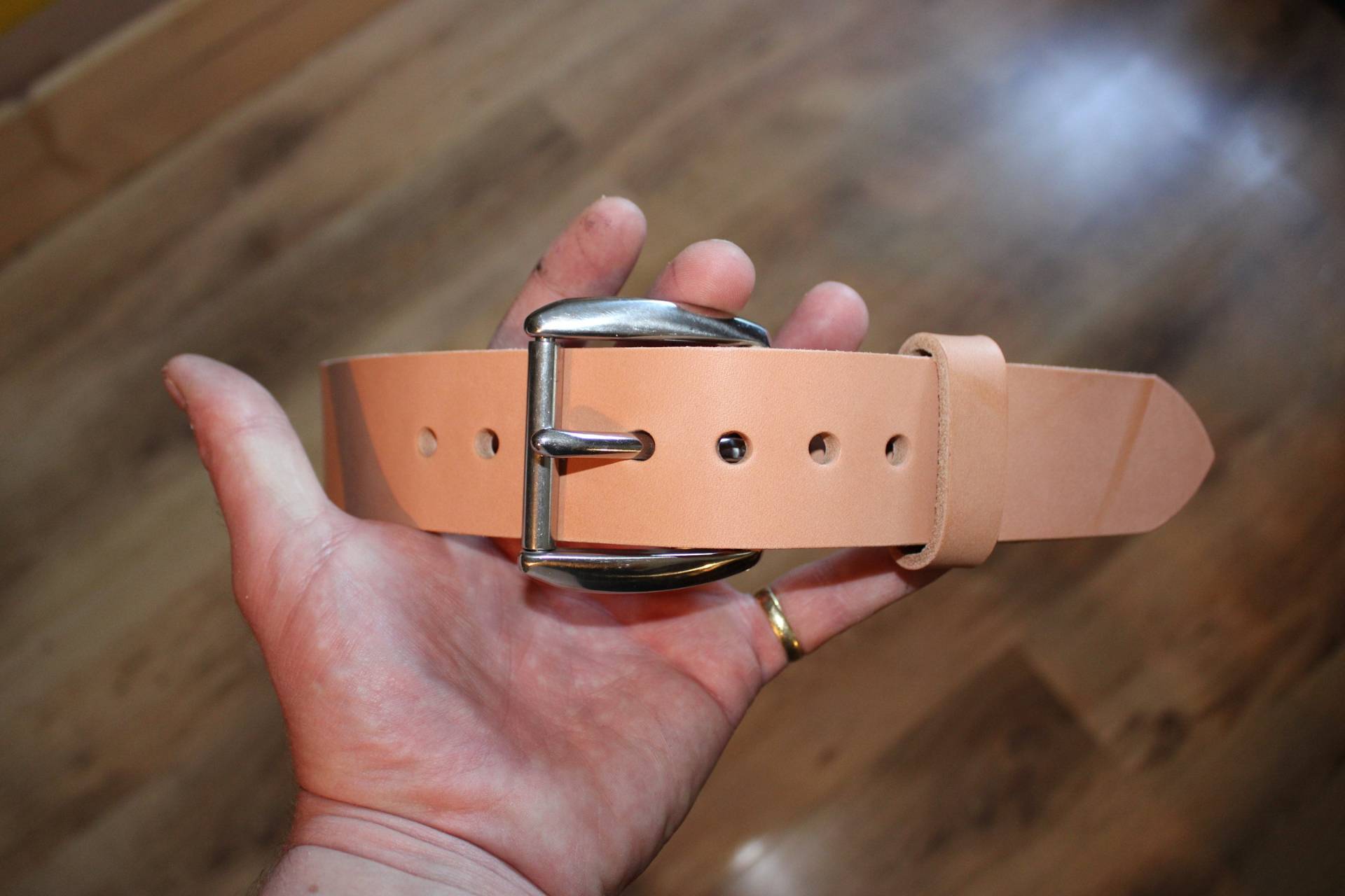 The Outlaw Belt - Handmade in Germany Herrengürtel Männergürtel Gürtel Ledergürtel Leatherbelt Natural Raw Vegtan Leather von LukesCustomBelts