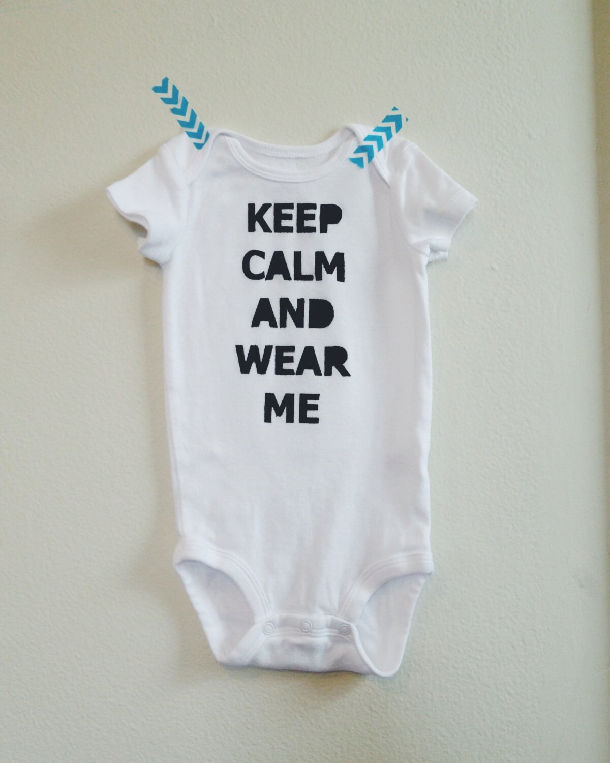 Keep Calm & Wear Me - A Babywearing Onesie By Lula Ball von LulaBall