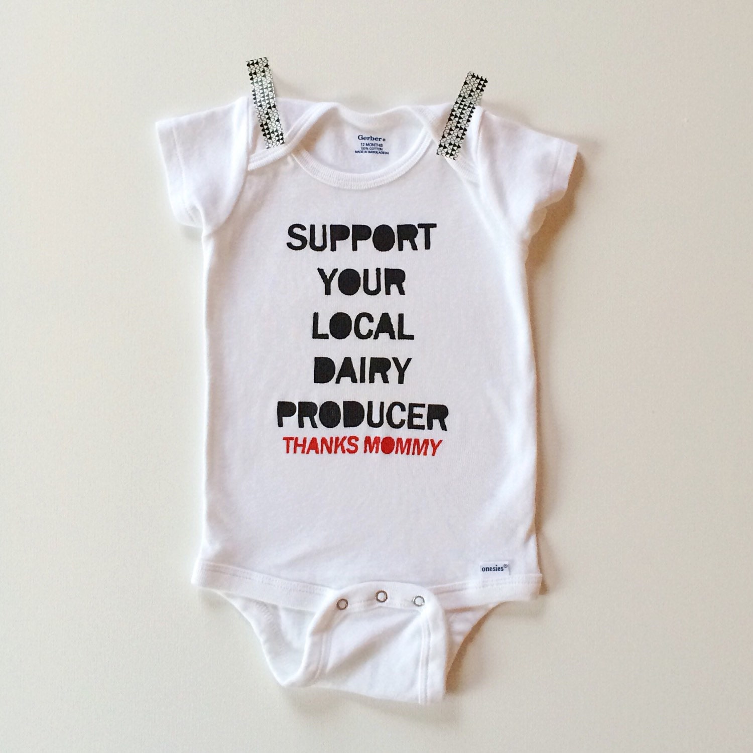 Stillen Onesie - Support Your Local Dairy Producer Ein Design Von Lula Ball. Unikat Baby Onesie. Stillen. Stillkleidung von LulaBall