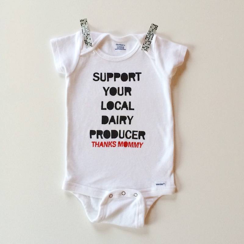 Stillen Onesie - Support Your Local Dairy Producer Ein Design Von Lula Ball. Unikat Baby Onesie. Stillen. Stillkleidung Stillen Onesie - Support Your Local Dairy Producer Ein Design Von Lula Ball. Unikat Baby Onesie. Stillen. Stillkleidung von LulaBall