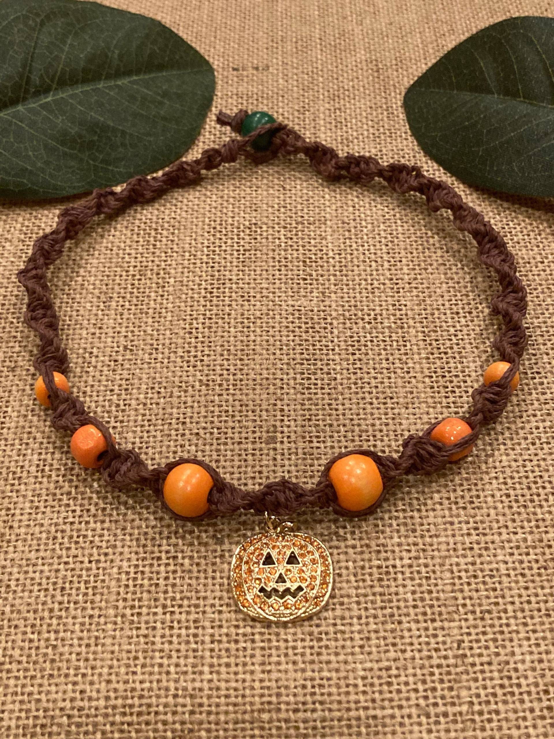 Hanf Kette, Kürbis Charm Halskette, Halloween Schmuck, Große Anhänger Halskette Hanf Kette, Kürbis Charm Halskette, Halloween Schmuck, Große Anhänger Halskette von LulaLovely