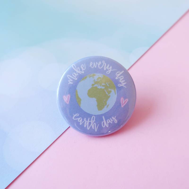 Earth Day Pin Anstecker Pastell Planeten Design, Vegan Geschenk Earth Day Pin Anstecker Pastell Planeten Design, Vegan Geschenk von LulaRocksUK