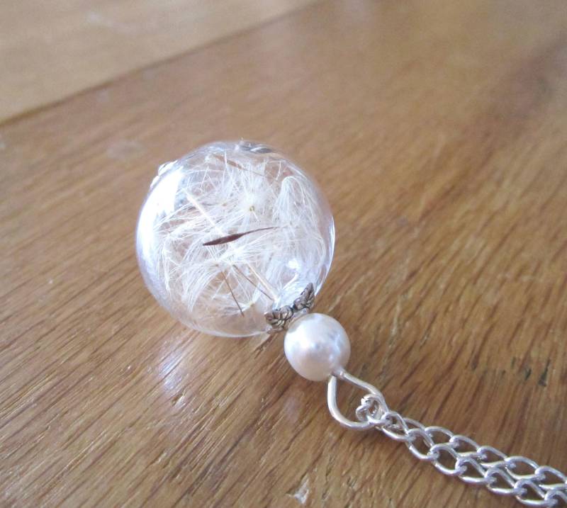 Silberne Kette Mit Glaskugel Und Echten Pusteblumen - Naturschmuck von Lulanidesign