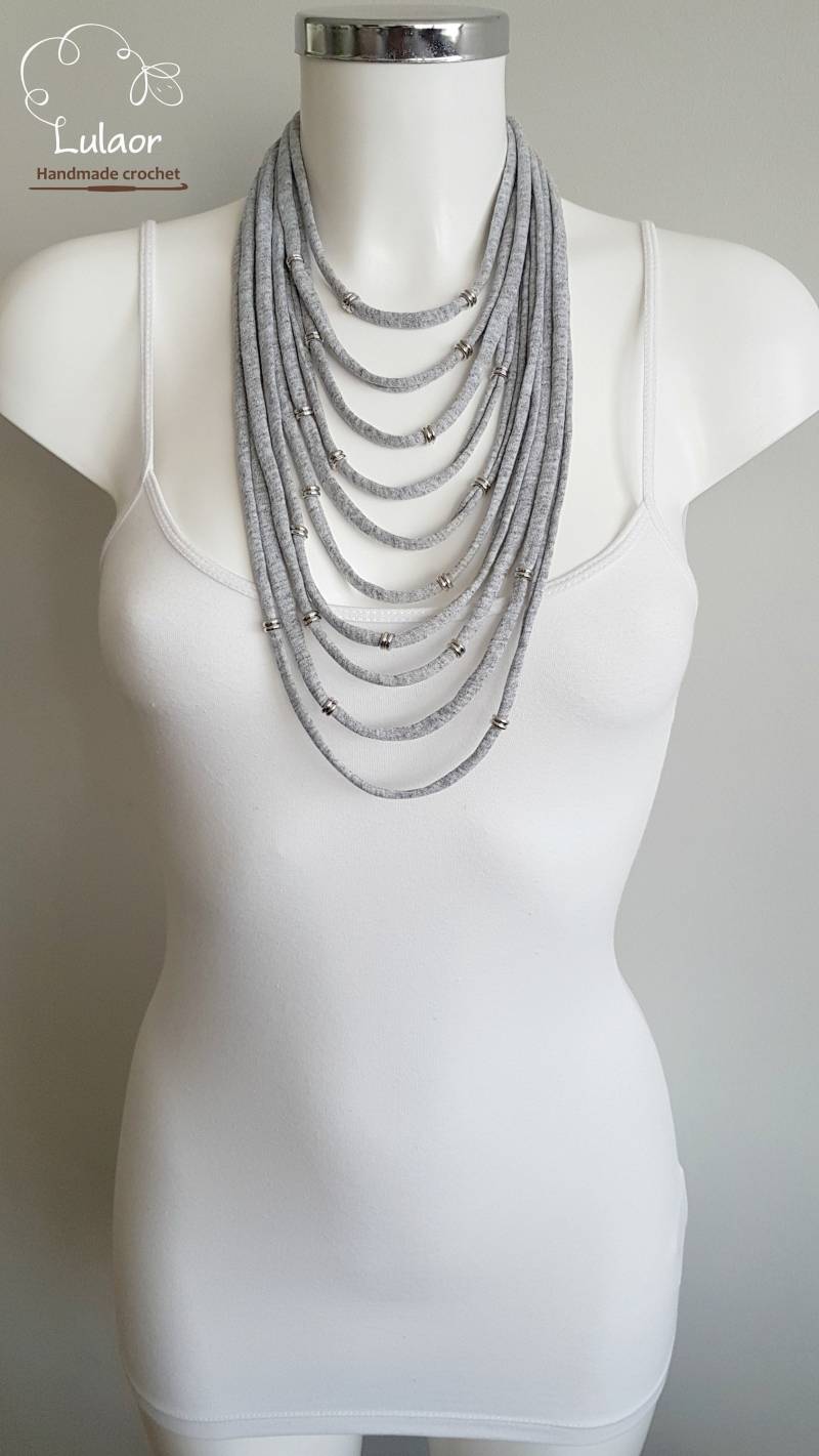 Damen Halskette, Brennender Mann, Stoffkette Schal, Boho Festival Kleidung Stoff Und Perlen, Graue Halskette von Lulaor