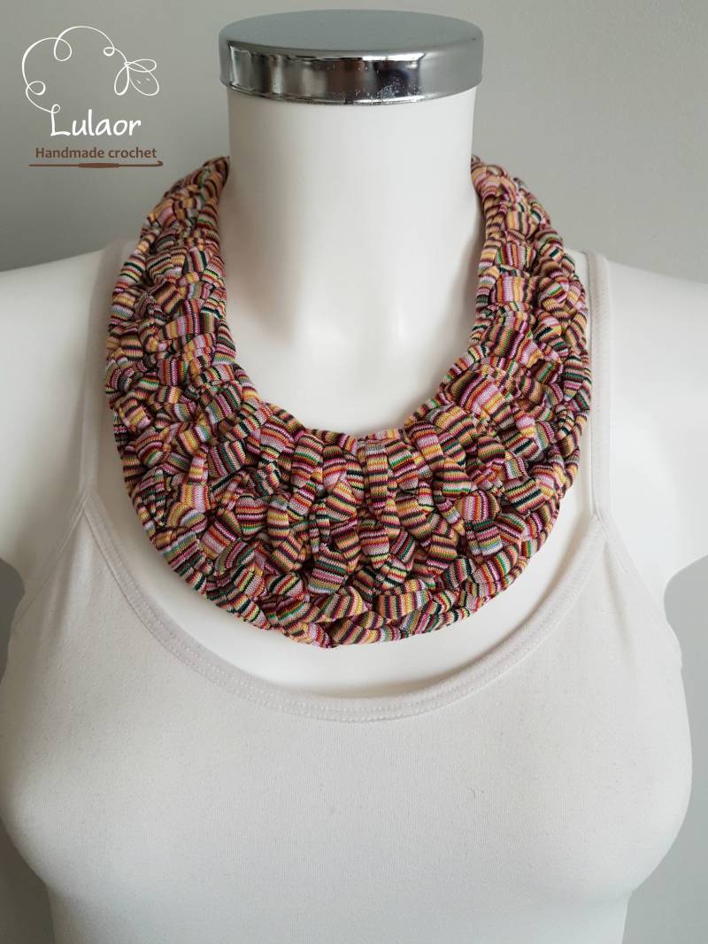 Kollier, Häkeln Halskette, T-Shirt-Halskette, Statementkette, Bunte Halskette von Lulaor
