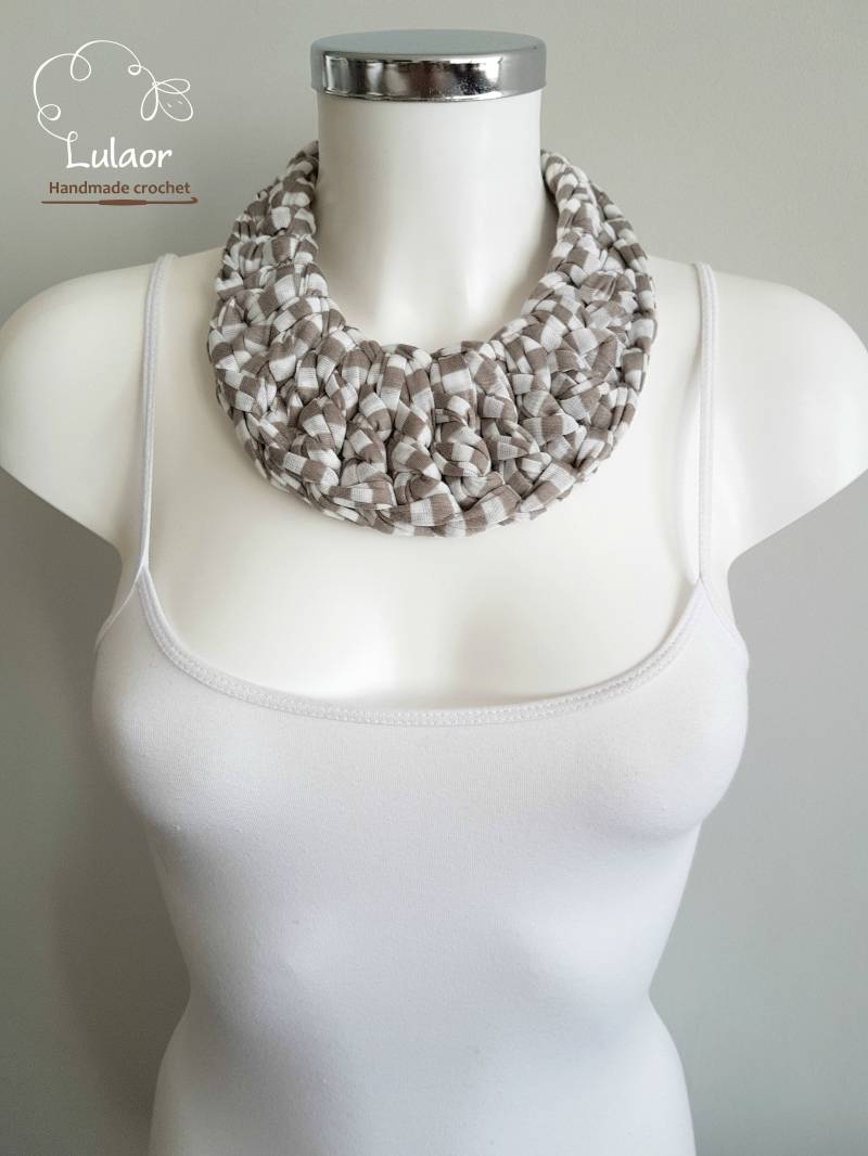 Kollier, Häkeln Halskette, T-Shirt-Halskette, Statementkette, Weiße Und Braune Halskette von Lulaor