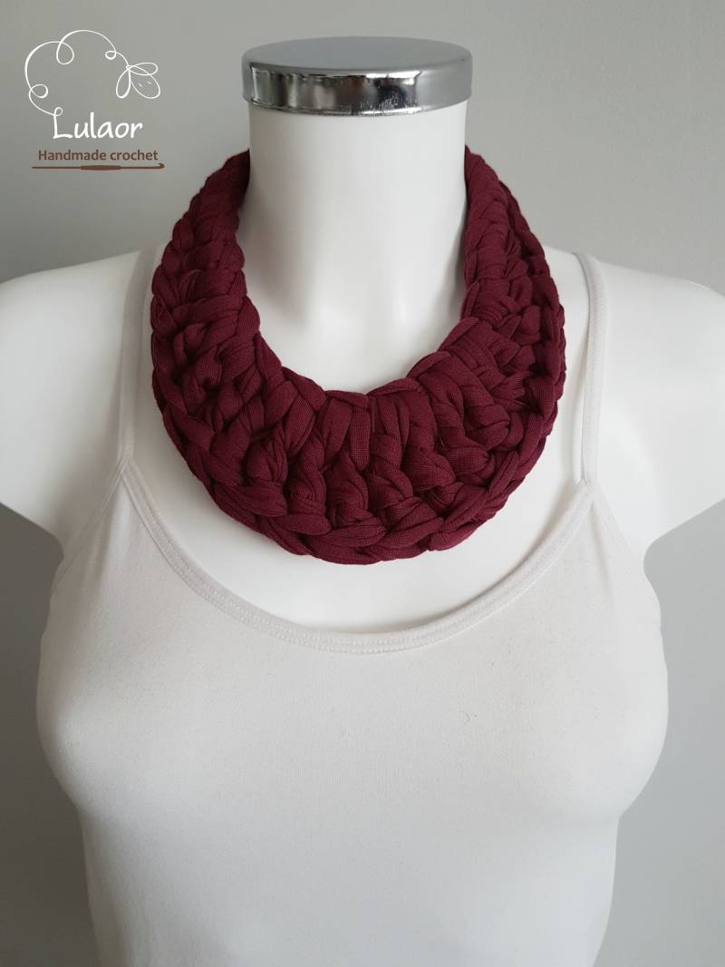 Kollier, Häkeln Halskette, T-Shirt Statementkette, Bordeaux-Halskette von Lulaor