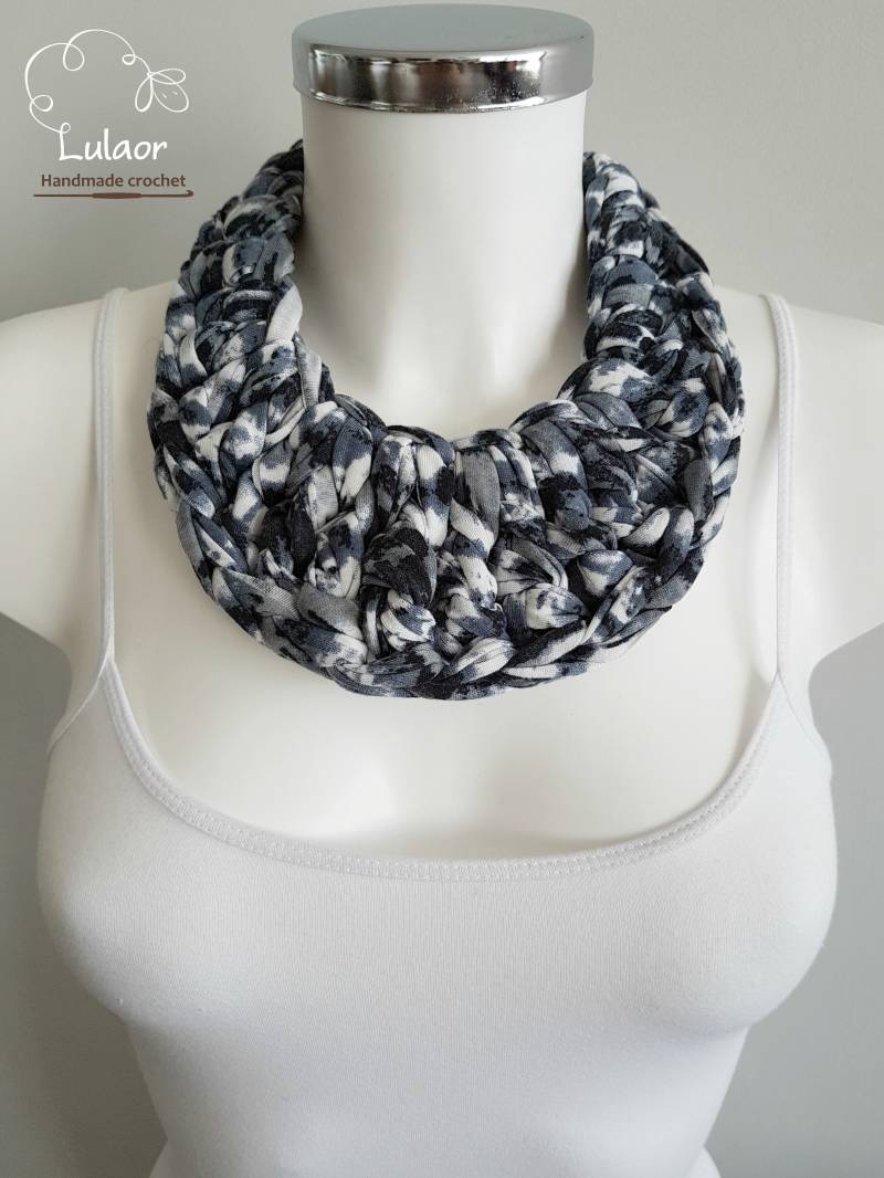 Kollier, Häkeln Halskette, T-Shirt Statementkette, Grau Tie-Dye-Halskette von Lulaor