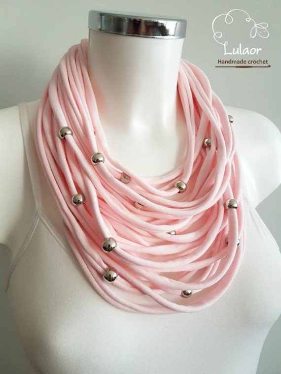 T-Shirt-Halskette, Stoff-Halskette, Multi-Strang-Halskette, Rosa Halskette, Upcycled Halskette von Lulaor