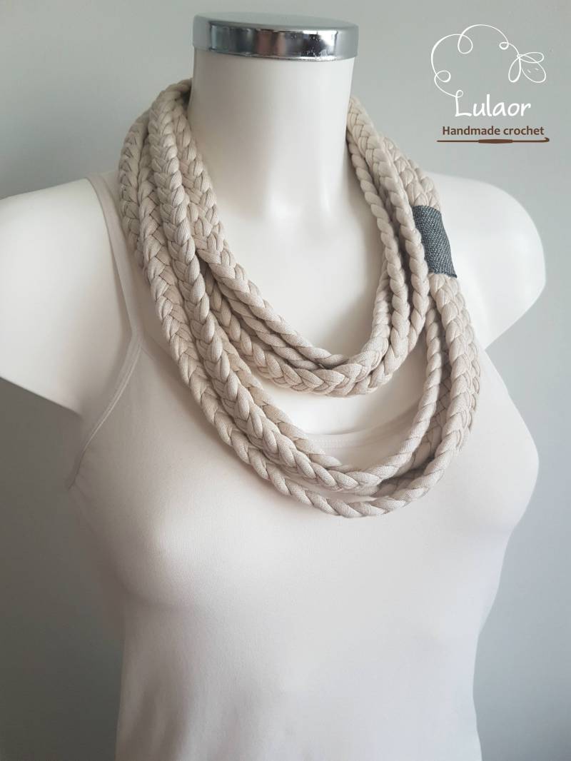 T-Shirt Schal, Beige Halskette, Geflochtenen Stoff Halskette von Lulaor