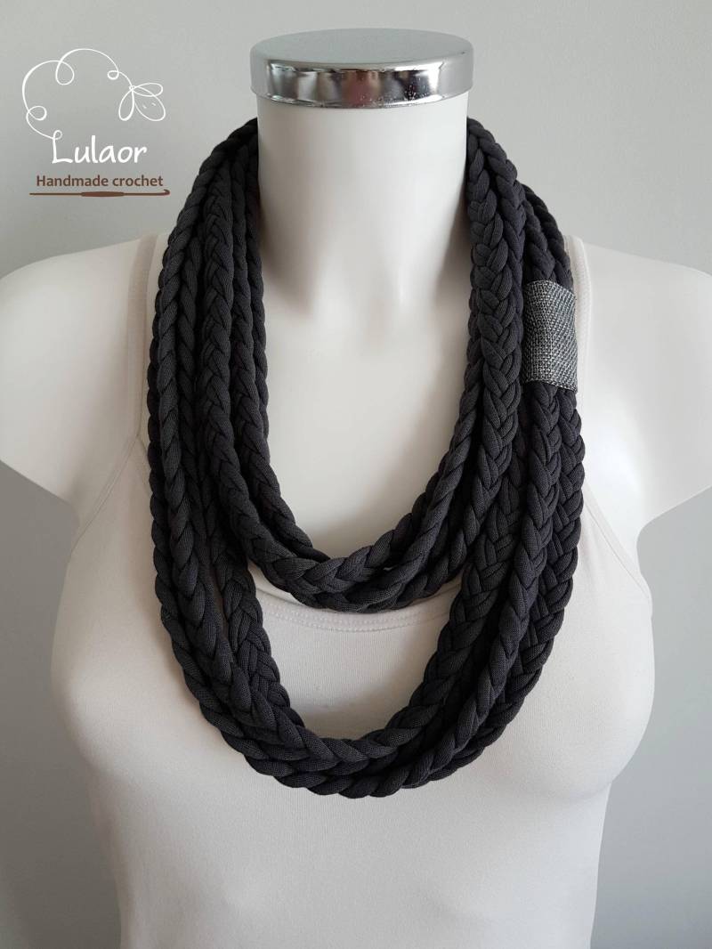 T-Shirt Schal, Halskette, Graue Grauer Geflochtenen Stoff Statement Halskette von Lulaor