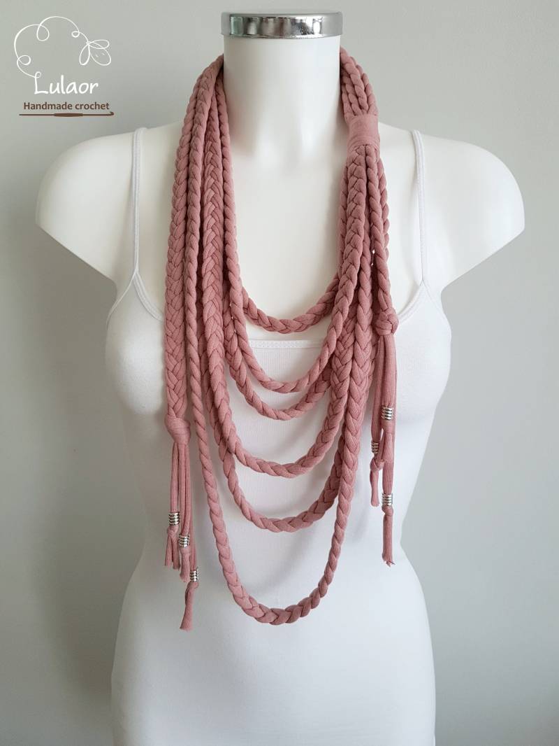 stoff-Halskette, Rosa Halskette, Festival Kleidung Womam, Geflochtene Frauen T-Shirt-Halskette, Brennende Mann Halskette Schal von Lulaor