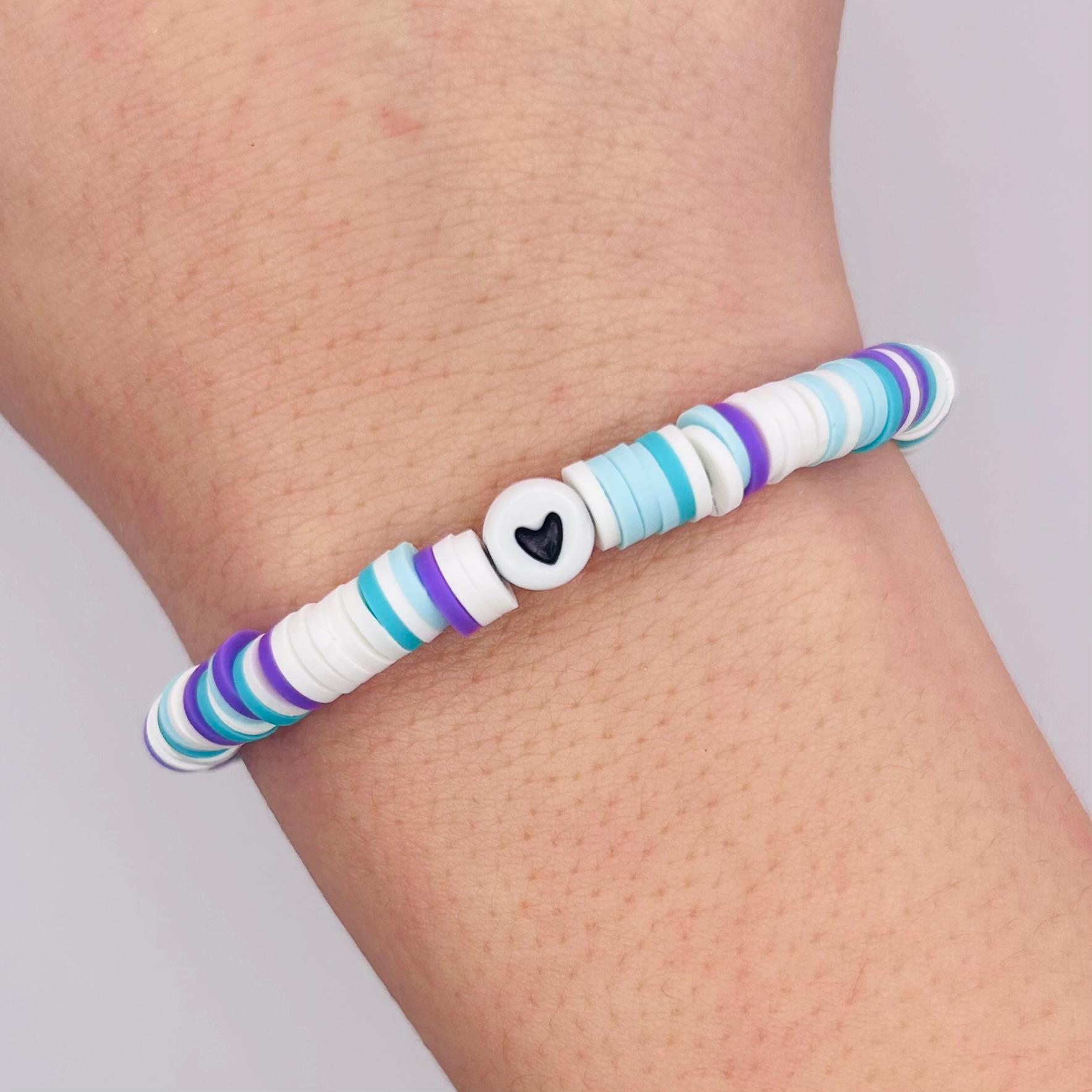 Lila, Blau Und Weißes Tonperlenarmband Lila, Blau Und Weißes Tonperlenarmband von Lulicorn