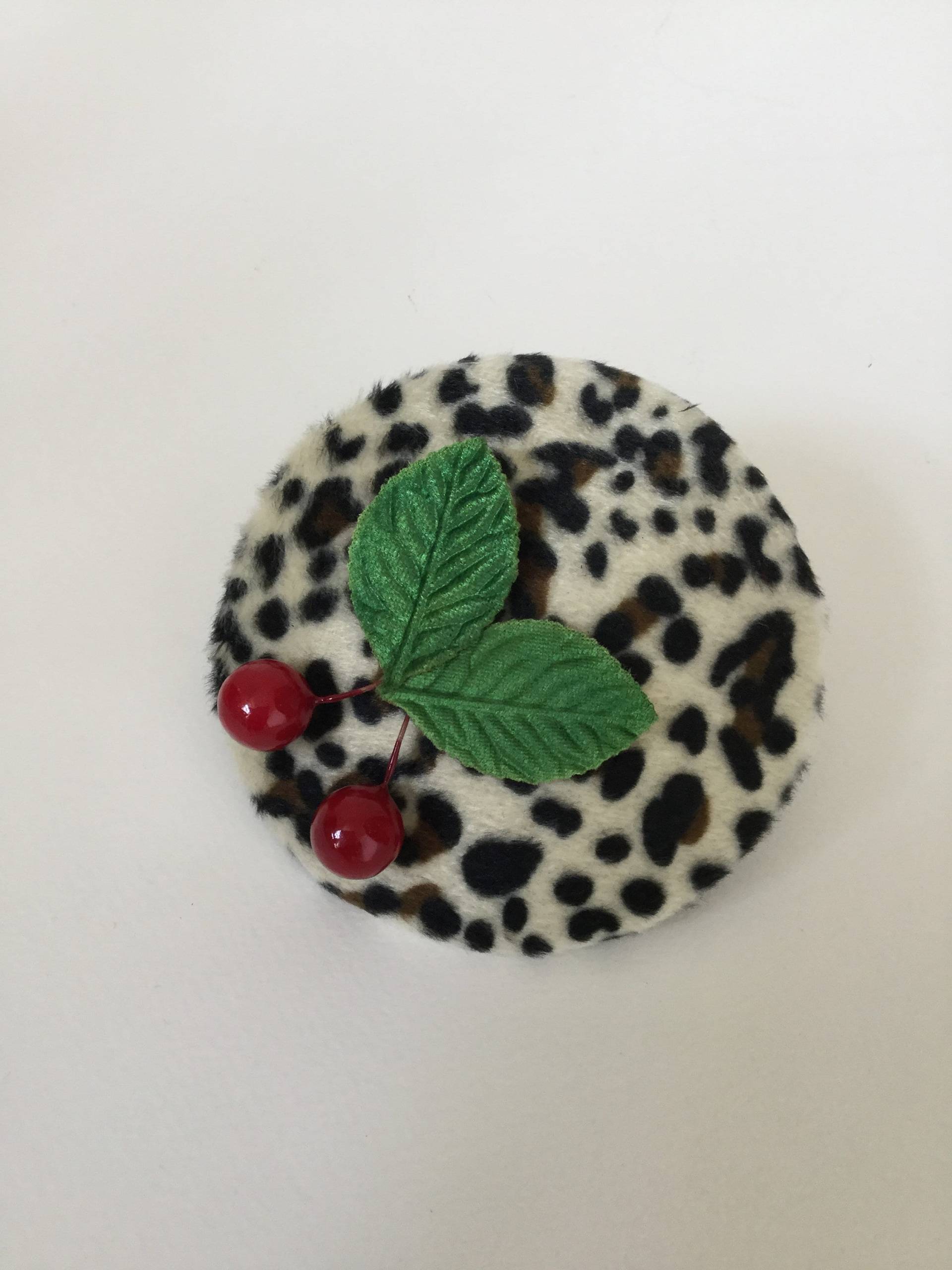 Leoparden Print Schleier Cocktailhut - Kirsch Fascinator Leoparden Print Schleier Cocktailhut - Kirsch Fascinator von LuluOleander