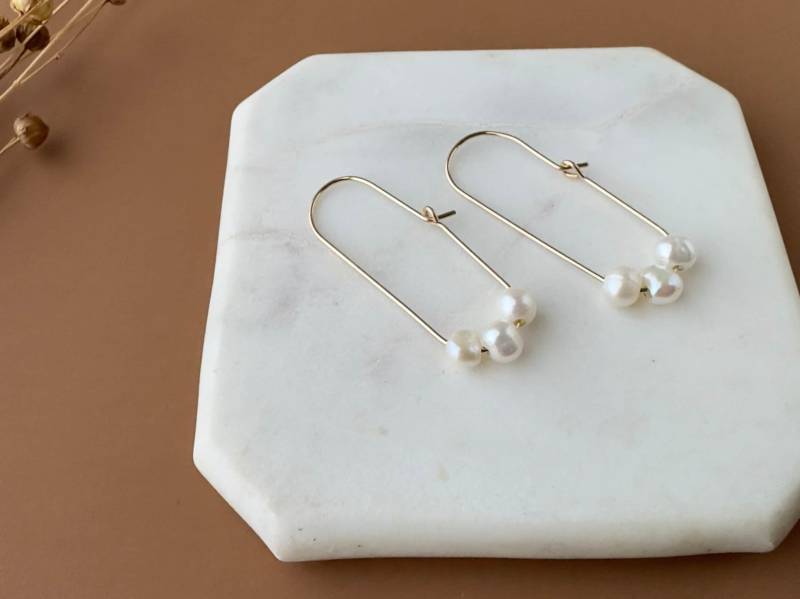 Handgemachte Gold Perle Creolen, Süßwasser Einfädler, Hochzeit Minimalist Schmuck, Brautjungfer Geschenke Für Sie Handgemachte Gold Perle Creolen, Süßwasser Einfädler, Hochzeit Minimalist Schmuck, Brautjungfer Geschenke Für Sie von LulupoDesigns
