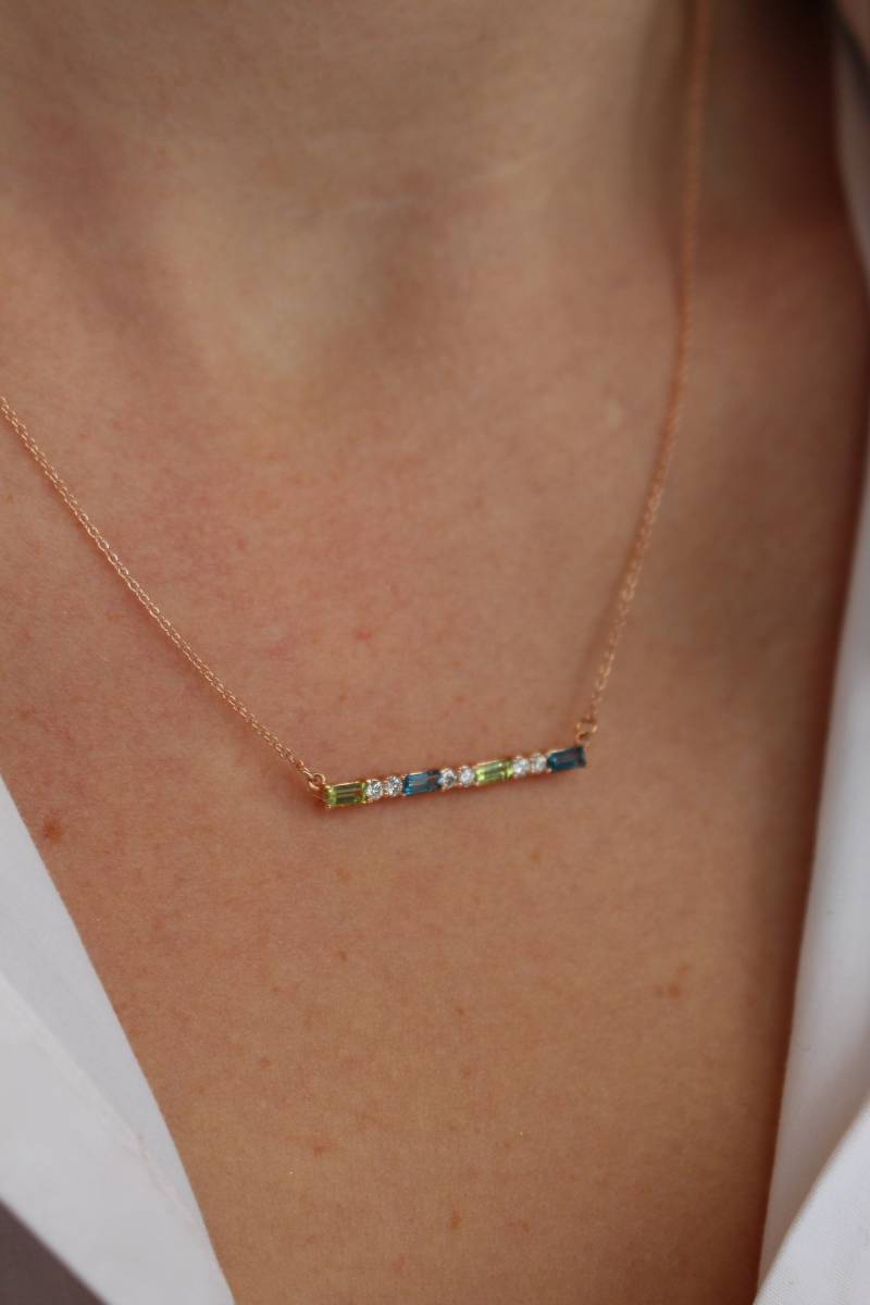 Solid Gold Birthstone Bar Halskette Mit Natürlichem Diamant, Peridot Und Blautopas von LulusLatest