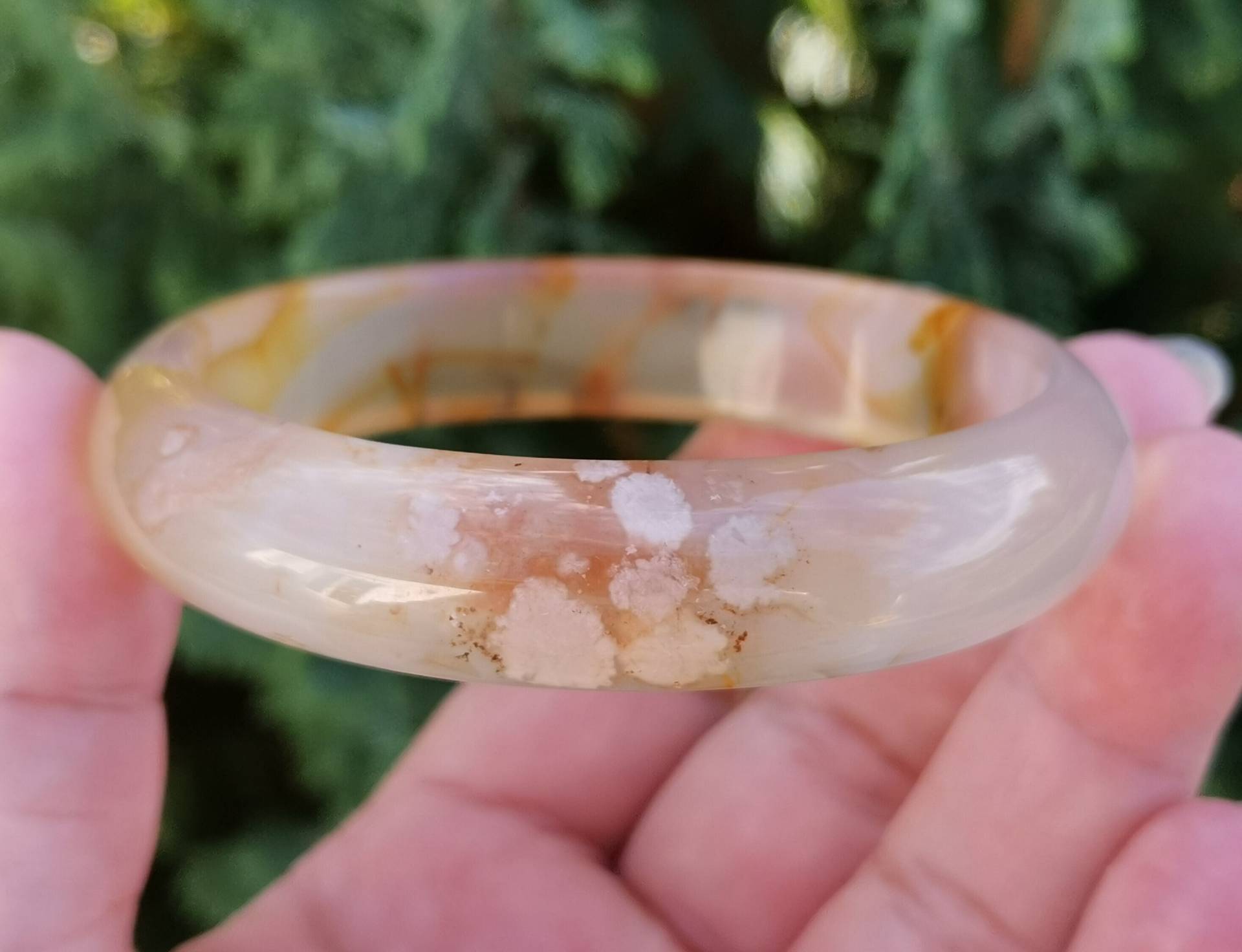 60, 2mm | Einzigartige Blume/Sakura Achat Chalcedon Armreif Im Verkauf 60, 2mm | Einzigartige Blume/Sakura Achat Chalcedon Armreif Im Verkauf von LulusTwinklingSky