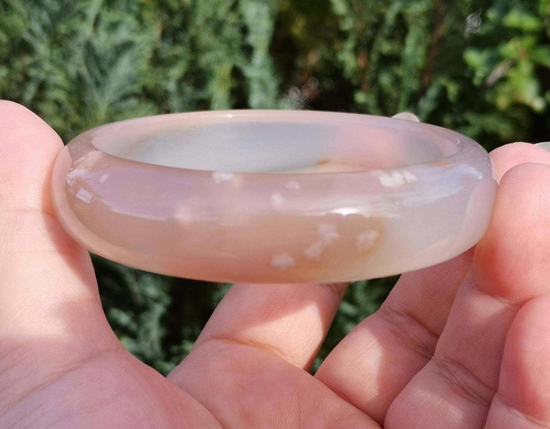 61, 2 Mm | Einzigartige Blume/Sakura Achat Chalcedon Armreif Im Angebot 61, 2 Mm | Einzigartige Blume/Sakura Achat Chalcedon Armreif Im Angebot von LulusTwinklingSky