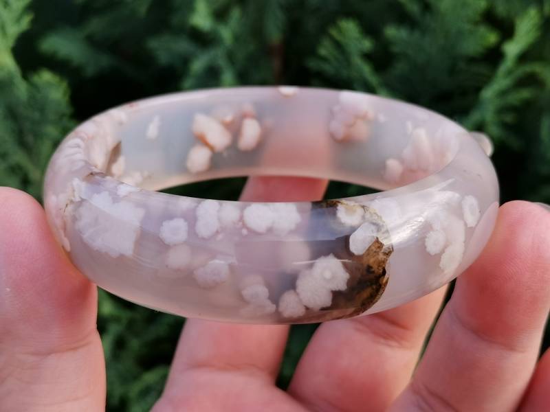 61, 6 Mm | Einzigartige Blume/Sakura Achat Chalcedon Armreif Im Angebot 61, 6 Mm | Einzigartige Blume/Sakura Achat Chalcedon Armreif Im Angebot von LulusTwinklingSky