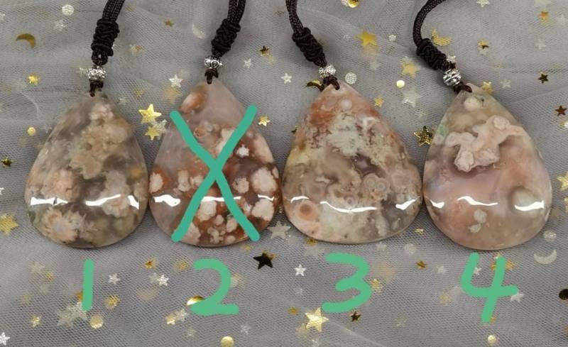 Einzigartige, Wunderschöne Madagaskar Blume/Sakura Achat Chalcedon Anhänger Einzigartige, Wunderschöne Madagaskar Blume/Sakura Achat Chalcedon Anhänger von LulusTwinklingSky