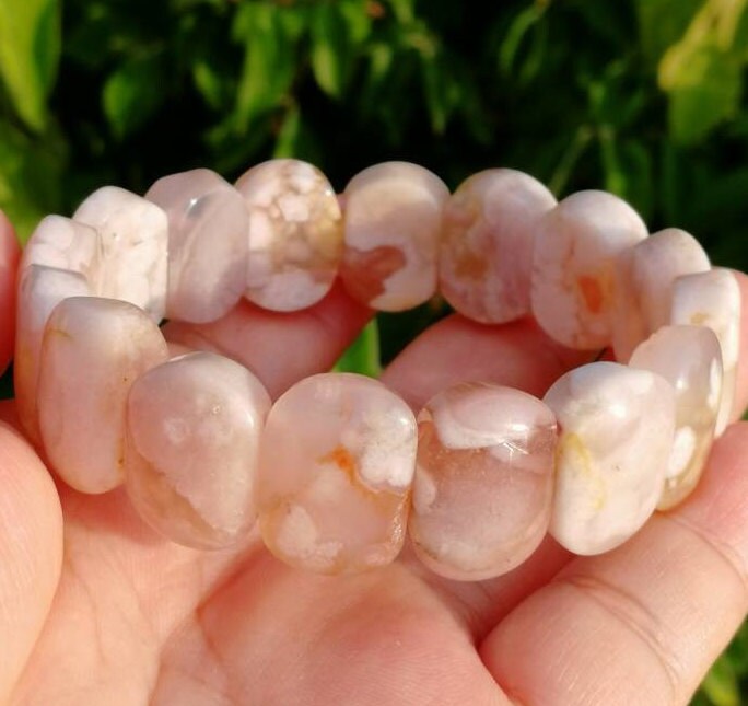 Einzigartige Madagaskar Blume/Sakura Achat Chalcedon Armband Einzigartige Madagaskar Blume/Sakura Achat Chalcedon Armband von LulusTwinklingSky