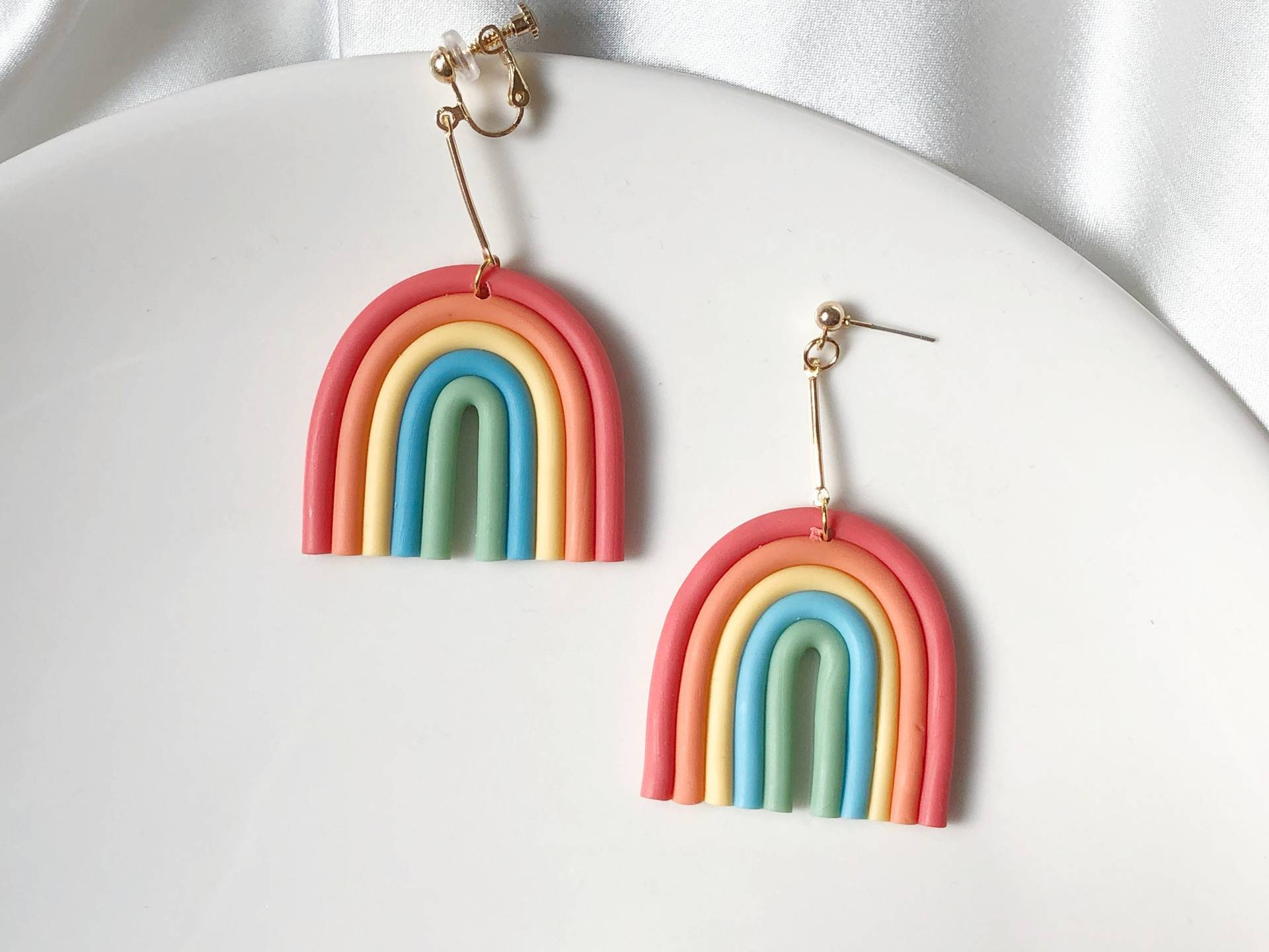 Niedliche Große Regenbogen Ohrstecker, Geschenk Für Sie von LuluxCrafts