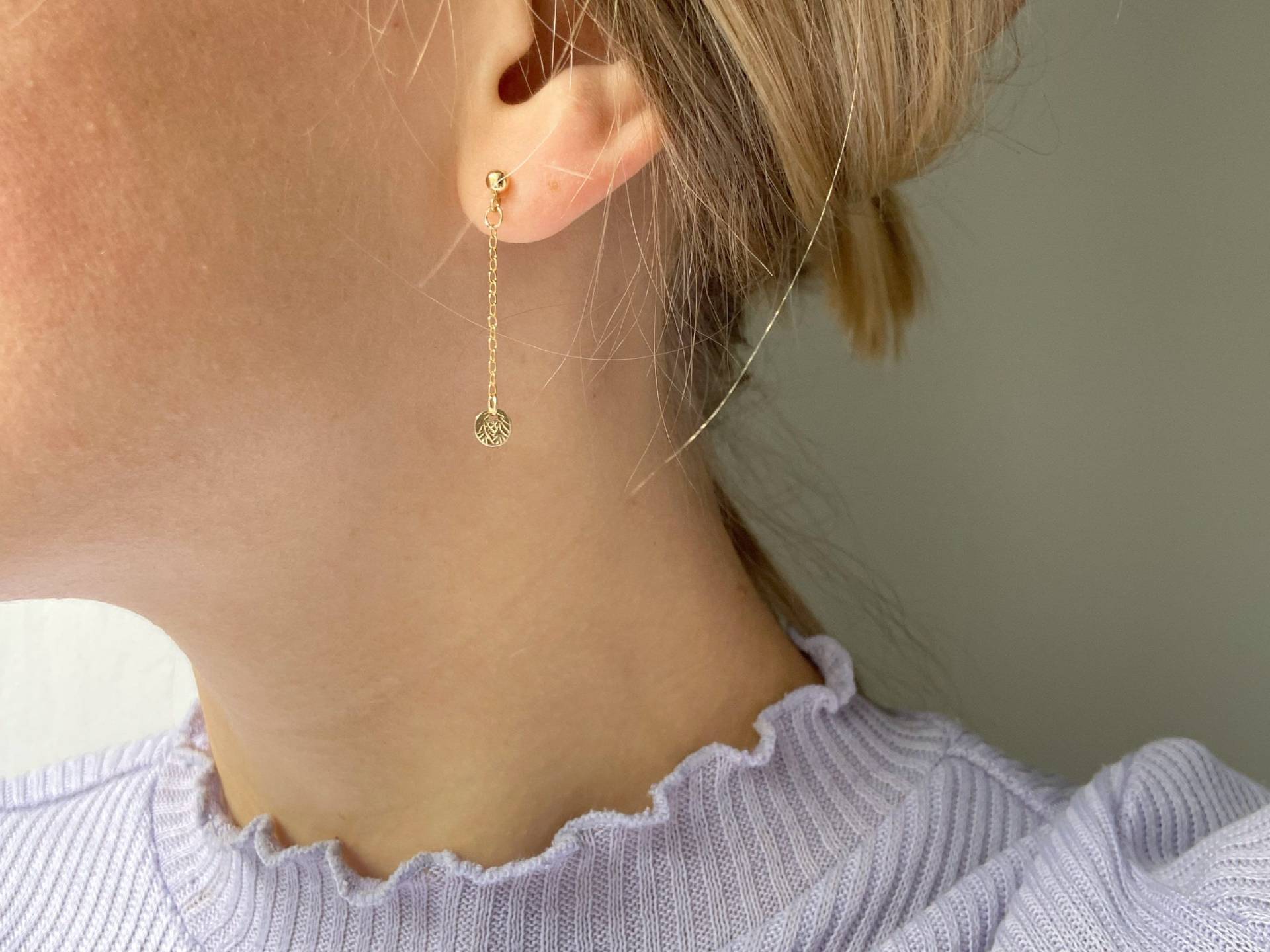 Filigrane Hängeohrringe Kette Mit Plättchen Geprägt Aus 14K Gold Filled, Feine Ohrstecker, Geschenk Für Freundin Filigrane Hängeohrringe Kette Mit Plättchen Geprägt Aus 14K Gold Filled, Feine Ohrstecker, Geschenk Für Freundin von LulyaJewelry