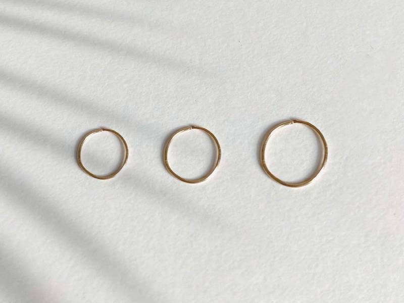 Single Simple Gold Ohrring Helix Creole Handgefertigt Aus 14K Filled/Goldgefüllt Single Simple Gold Ohrring Helix Creole Handgefertigt Aus 14K Filled/Goldgefüllt von LulyaJewelry