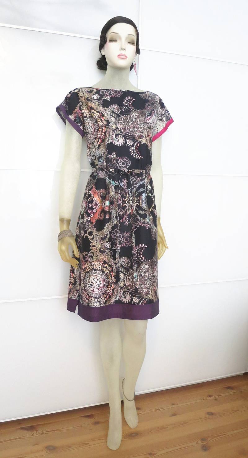 Schmuckes Kleid Tian Mit Angeschnittenen Ärmeln Aus Baumwolle von Lumapoli