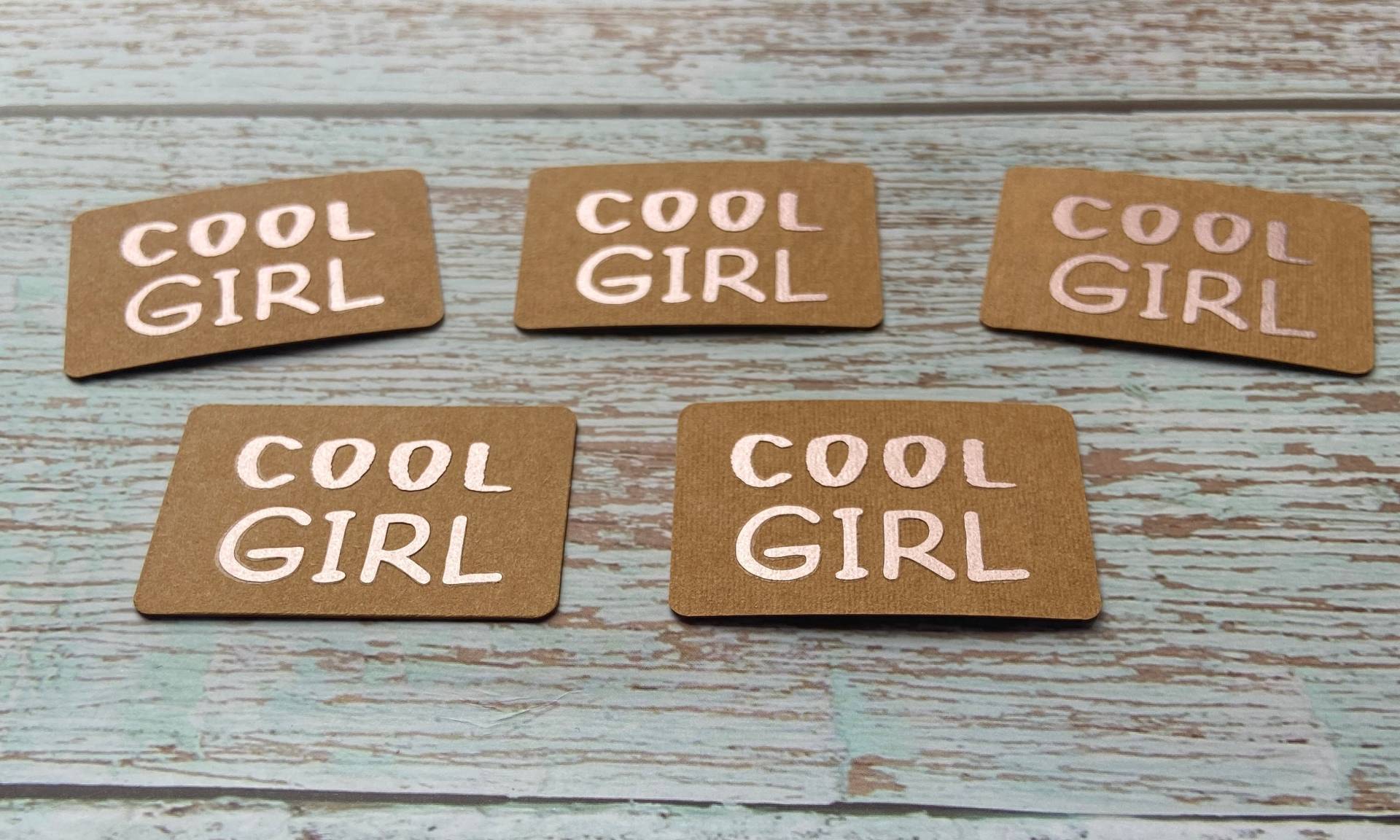 Snappap Label Zum Annähen | 5 Stück. -Cool Girl-, Artikelnummer 118 Snappap Label Zum Annähen | 5 Stück. -Cool Girl-, Artikelnummer 118 von LumasFee