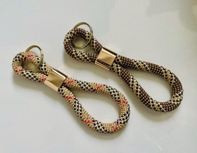 Schlüsselanhänger Handgefertigt - Tau, Seil, Paracord, Lang Xxl Chicer Anhänger Für Frau Oder Mann Braun, Beige, Gold Schlüsselanhänger Handgefertigt - Tau, Seil, Paracord, Lang Xxl Chicer Anhänger Für Frau Oder Mann Braun, Beige, Gold von LumasLounge