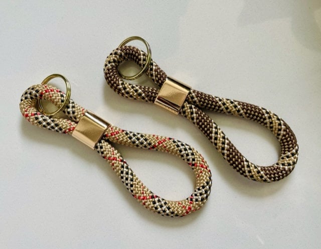 Schlüsselanhänger Handgefertigt - Tau, Seil, Paracord, Lang Xxl Chicer Anhänger Für Frau Oder Mann Braun, Beige, Gold Schlüsselanhänger Handgefertigt - Tau, Seil, Paracord, Lang Xxl Chicer Anhänger Für Frau Oder Mann Braun, Beige, Gold von LumasLounge