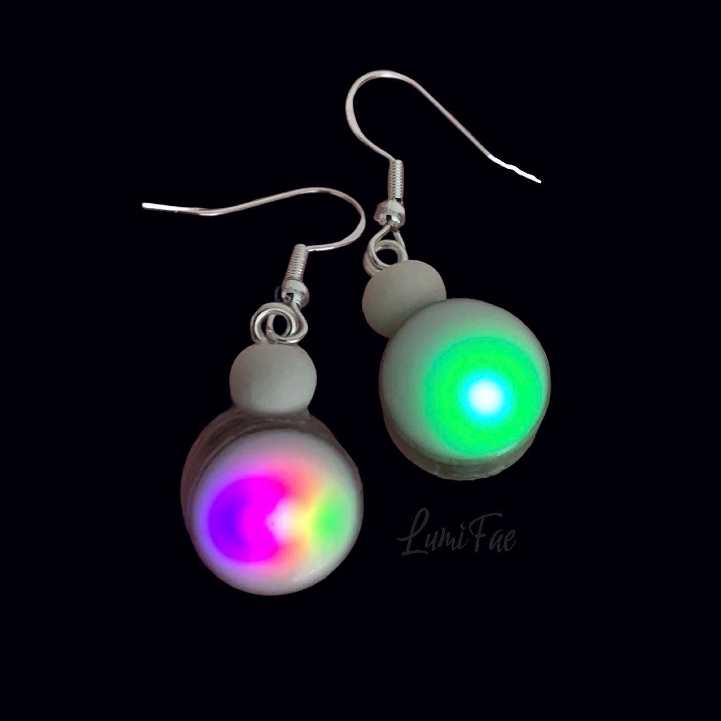 Led Kugeln Ohrringe - Farbwechsel, Hypoallergen, Leicht, Handgefertigt Lumifae Led Kugeln Ohrringe - Farbwechsel, Hypoallergen, Leicht, Handgefertigt Lumifae von LumiFae