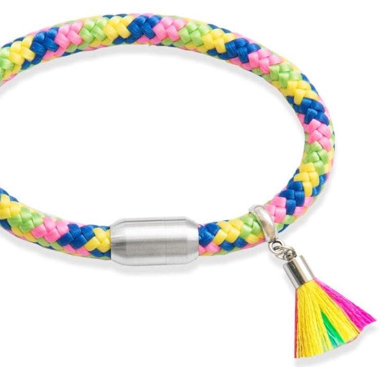 Sommer Ibiza Segeltau Armband "Coco" | Geflochten Bunte Anhänger Quaste Edelstahl Magnetverschluss 8 Mm Durchmesser Ø von LumiViva