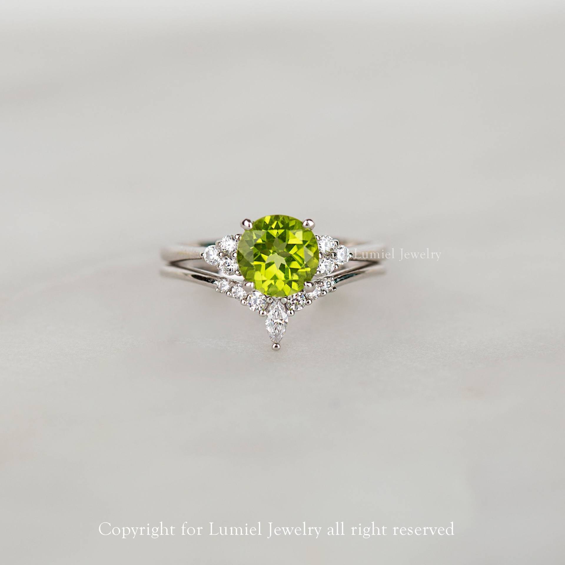 1.5Ct Natürlicher Peridot Silberring Verlobungsring Grüner Edelstein Vintage Einzigartig Cluster Hochzeit Versprechen Geburtsstein Ring von LumielJewelry