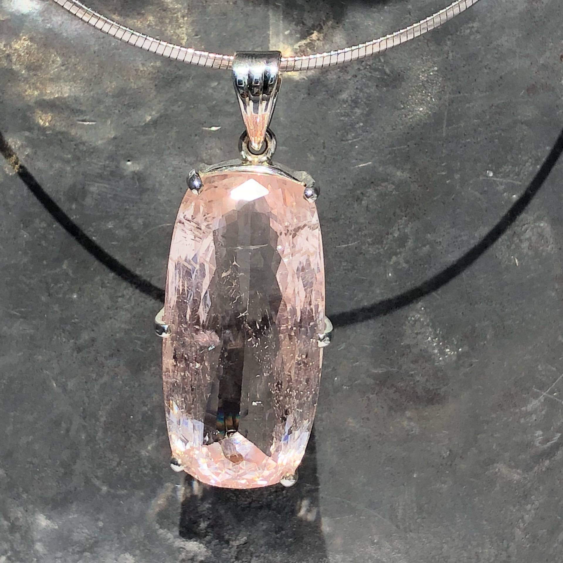Morganit Anhänger - Facettierter 118.05 Karat Große Kette Morganit Anhänger - Facettierter 118.05 Karat Große Kette von LuminaJewellery