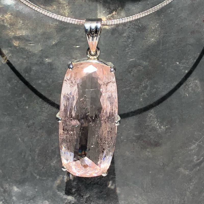 Morganit Anhänger - Facettierter 118.05 Karat Große Kette von LuminaJewellery