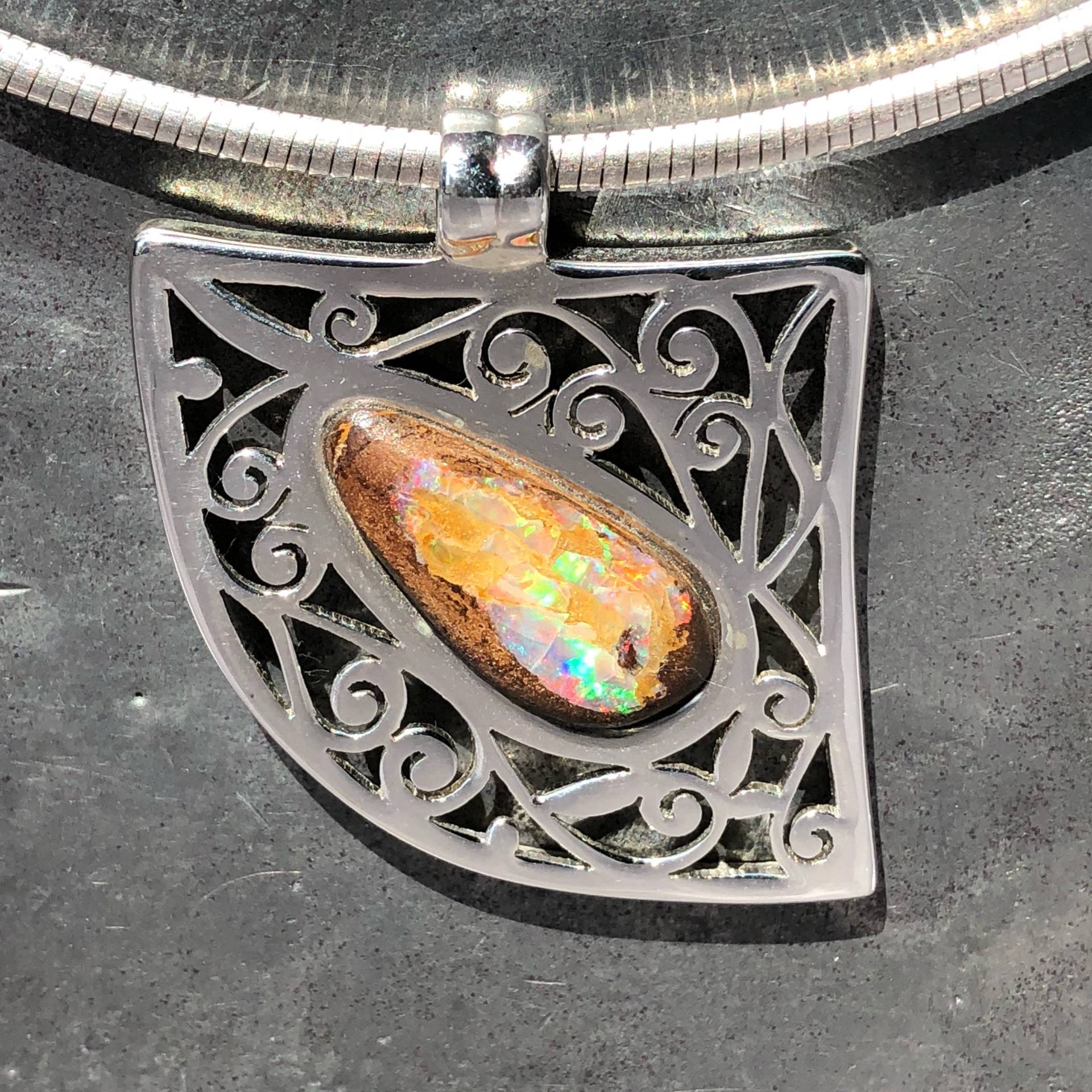 Opal Anhänger - Boulder Opal Anhänger - Boulder von LuminaJewellery
