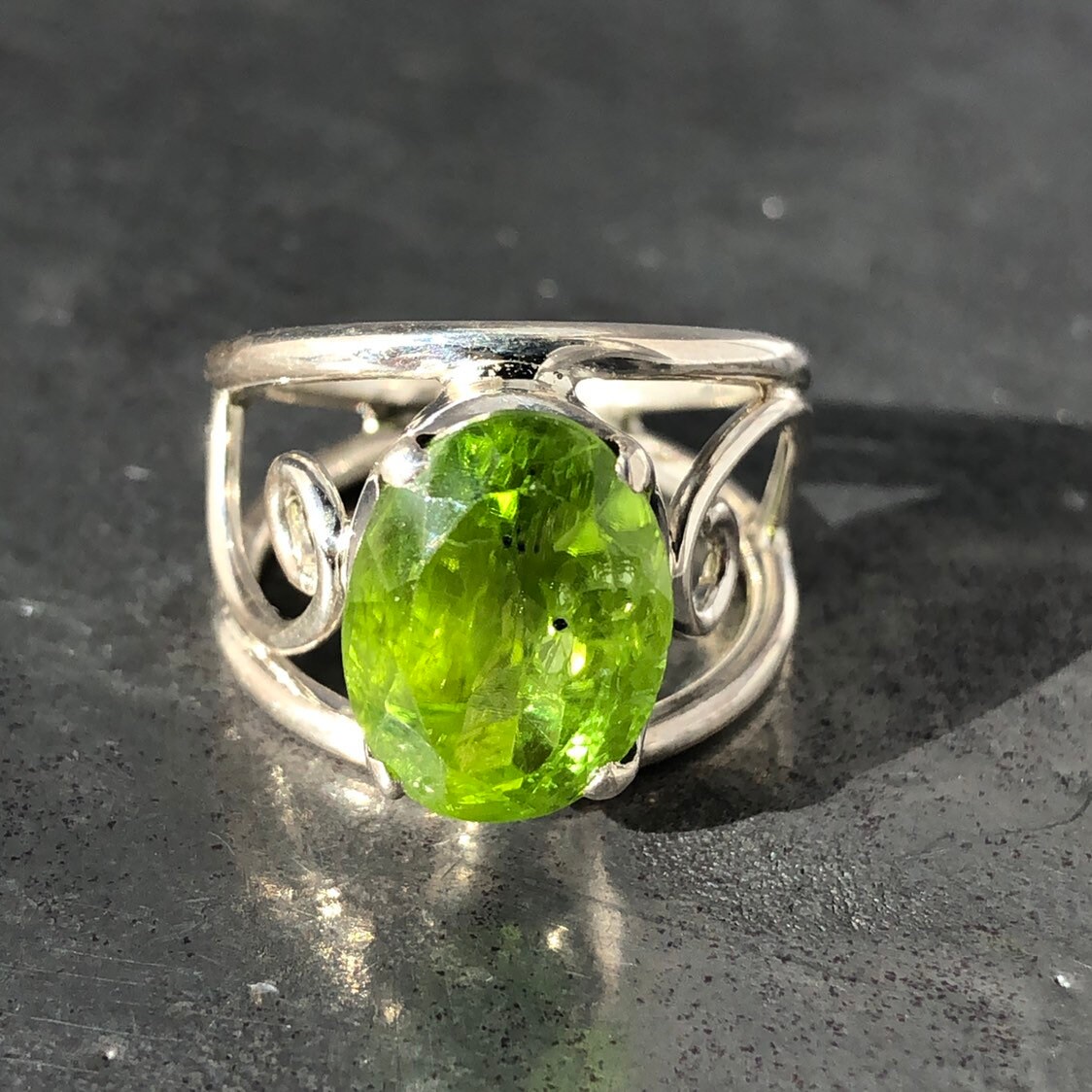 Peridot Ring - Großer Silber Größe U.k. O, Us 7, Eu 54 Peridot Ring - Großer Silber Größe U.k. O, Us 7, Eu 54 von LuminaJewellery