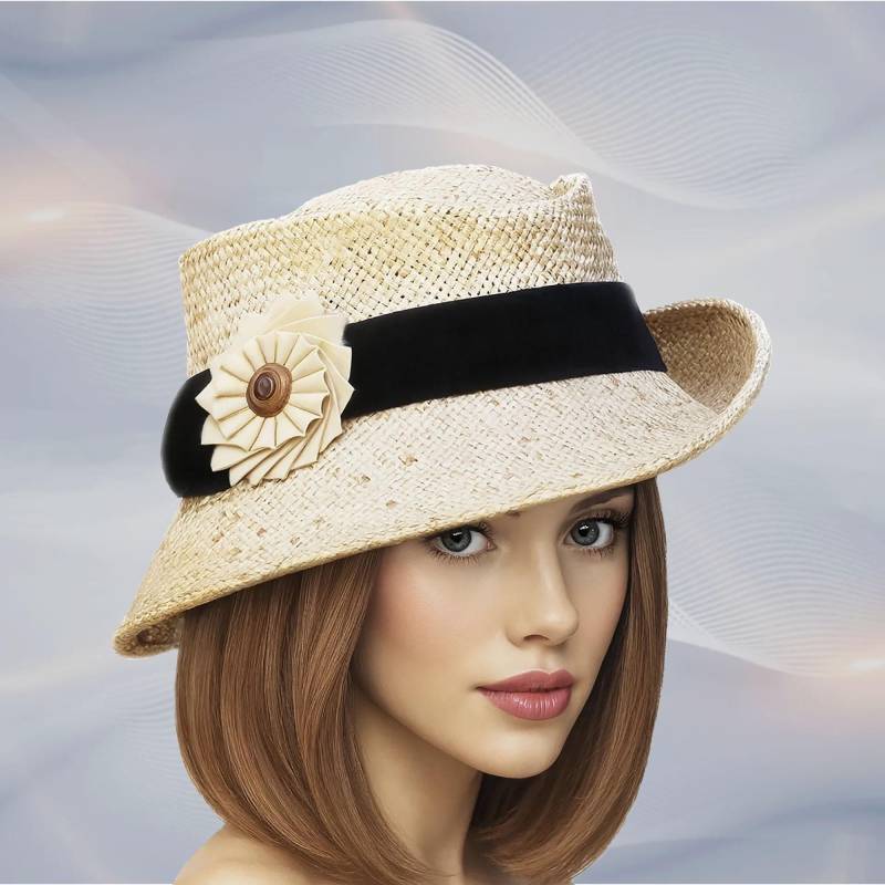 Handgeknüpfter Sisal Strohhut, Schwarze Ripsbandborte, "Gina" Handgeknüpfter Sisal Strohhut, Schwarze Ripsbandborte, "Gina" von LuminataCo