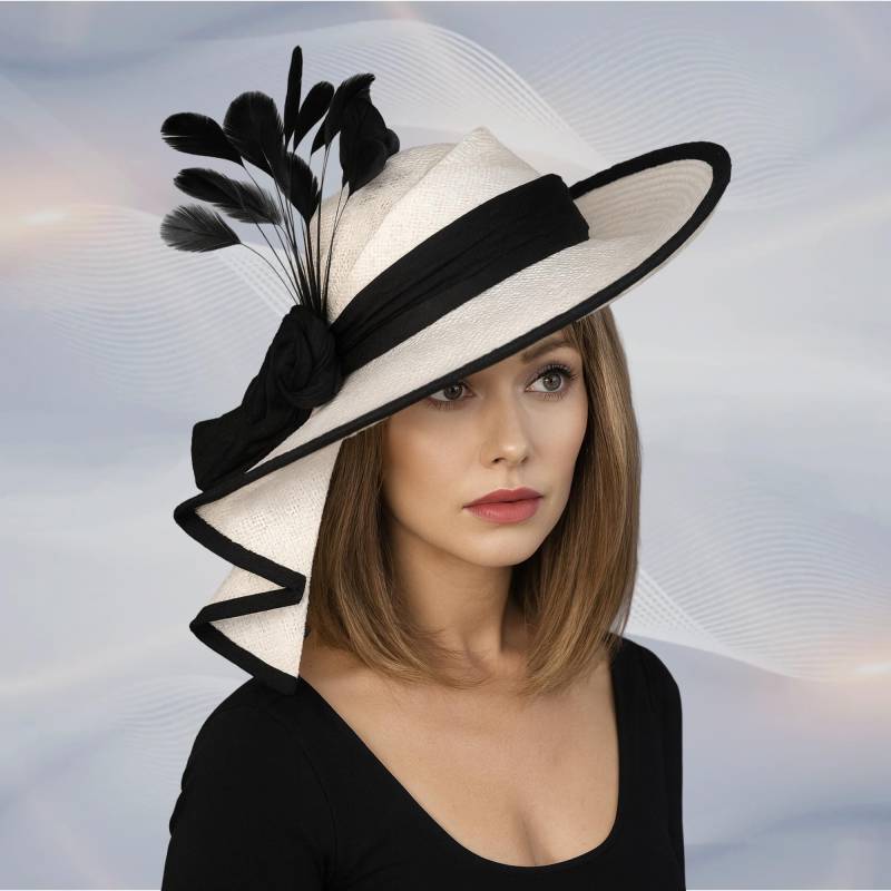 Kentucky Derby Hut Handgenähter Weißer Strohhut Mit Schwarzen Federn, "Gloria" von LuminataCo