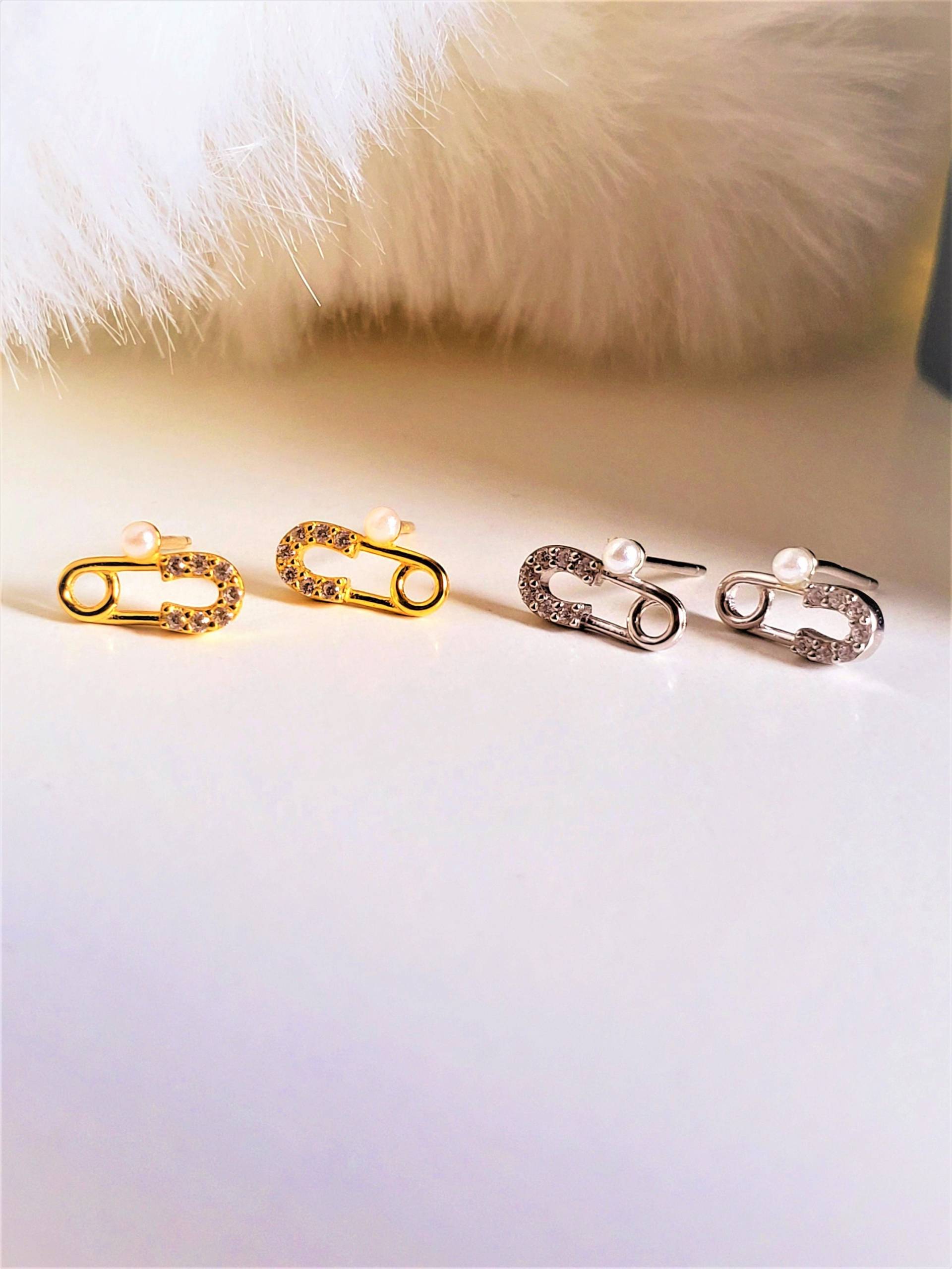 14K Gold Sicherheitsnadel Ohrringe, Sterling Silber Zierliche Perlen Ohrstecker, Schmuck, Cz Geschenk Für Sie, Schrullige Stapel Kleine Ohrringe von LuminousPretties