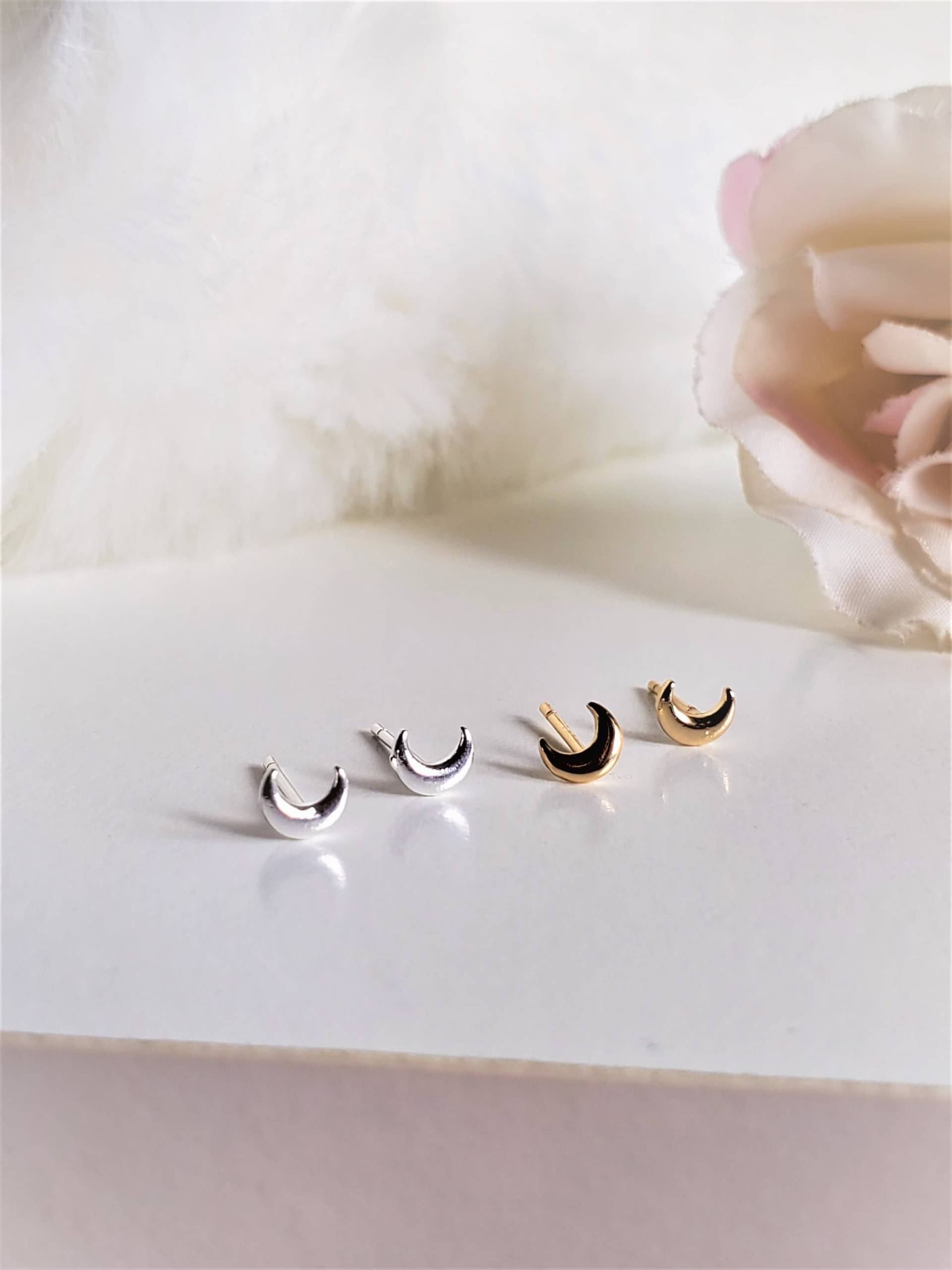 14K Gold Silber Crescent Mond Winzige Ohrstecker, Sterling Zierliche Einfache Ohrringe, Zart, Geschenk Für Sie, Mädchen, Halbmond Ohrstecker von LuminousPretties