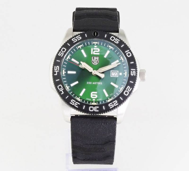 Luminox Schweizer Uhr Herren Uhr XS.3121 Pacific Diver 45 mm, Saphirglas mit Antireflexbeschichtung von Luminox