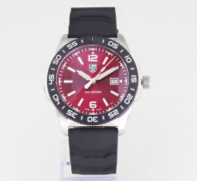 Luminox Schweizer Uhr Herren Uhr XS.3135 Pacific Diver 45 mm, Luminox Light Technology: Dauerhaftes Leuchten für bis zu 25 Jahre von Luminox