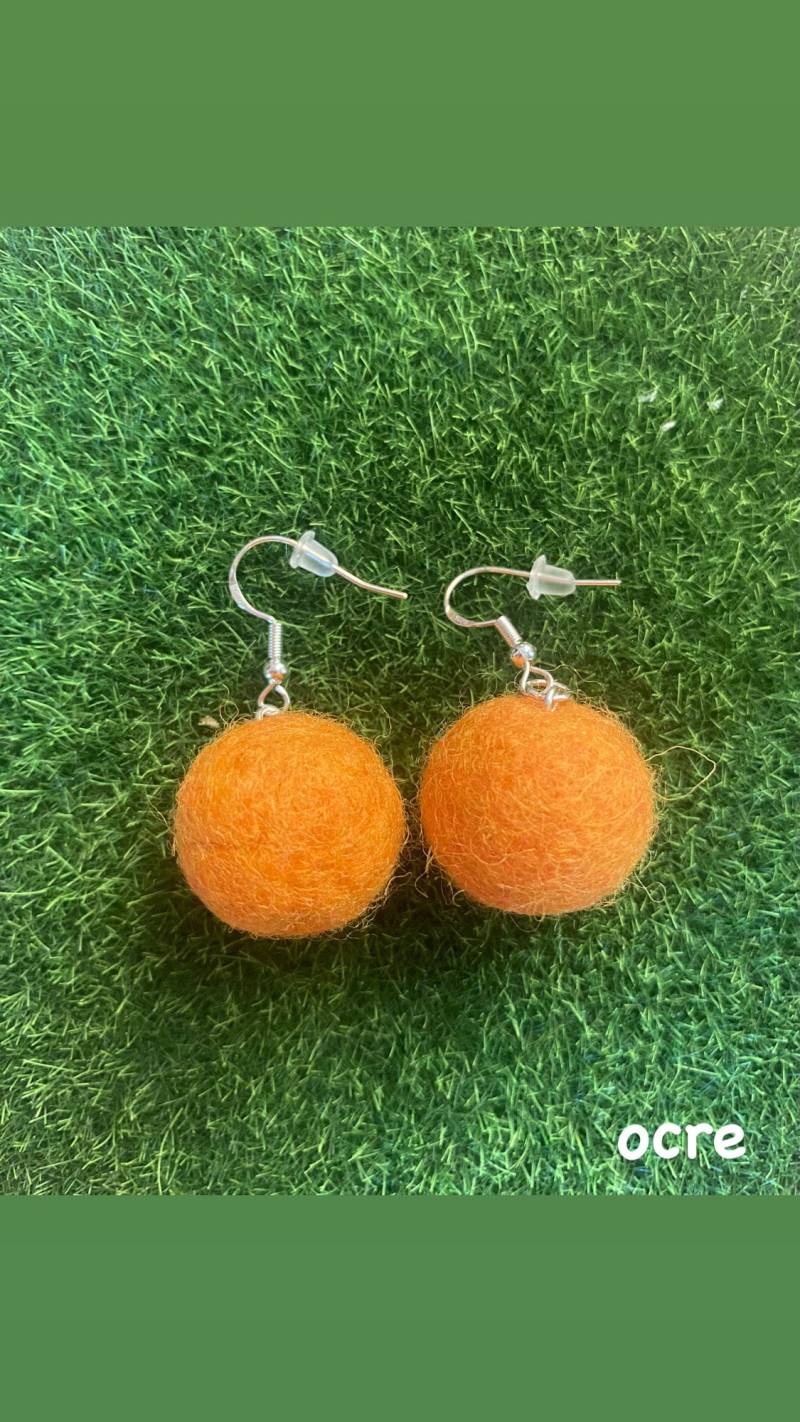 Aesthetic Earrings - Felt Earrings Modern Lightweight, Handmade Boho & Minimalist Jewelry, Filzohrring, Hängeohrring, Filzball von LumisfantaSea