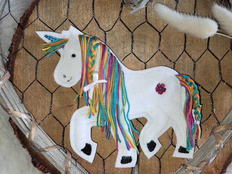 Applikation Einhorn, Glitzerhorn, Schultüte, Aufnäher, Wollmähne von Lummpitz