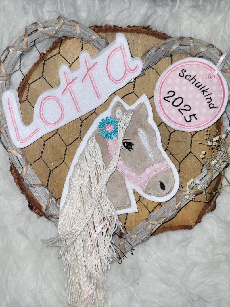 Applikation Set Pferd Mit Wollmähne, Name, Wunschname Und Schulkind Anhänger Applikation Set Pferd Mit Wollmähne, Name, Wunschname Und Schulkind Anhänger von Lummpitz